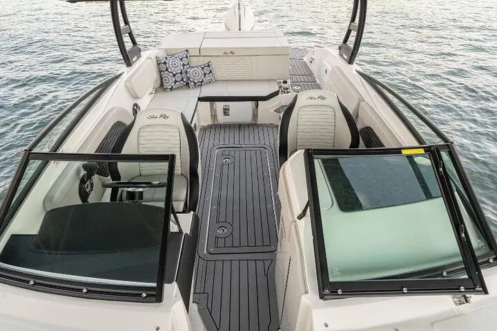 Private Abu Dhabi Sea Ray Boat Tour with Island Escape