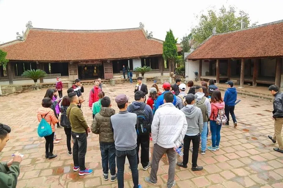Private Duong Lam Ancient Village Day Tour