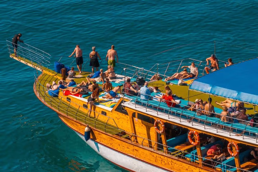 Alanya Relaxing Boat Tour with Lunch & Drinks