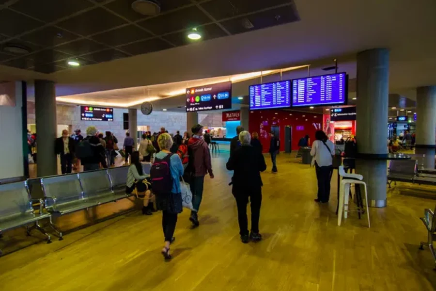 Private VIP Transfer Between Keflavik Airport & Reykjavik