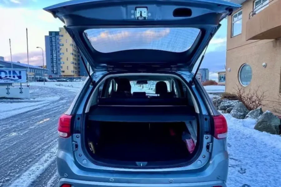 Private VIP Transfer Between Keflavik Airport & Reykjavik